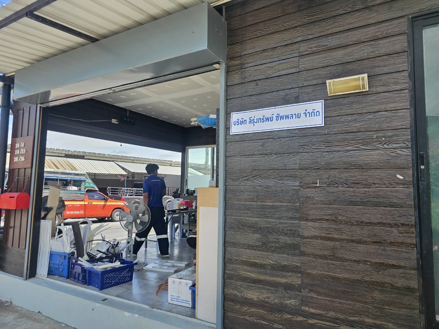 17 - https://leerungsup.com | ลีรุ่งทรัพย์ ซัพพลาย ศูนย์รวมสินค้าฮาร์ดแวร์และอะไหล่โรงงานครบวงจร ผู้เชี่ยวชาญด้านมูเล่ย์ เฟืองโซ่ ลูกปืน สายพาน และบริการรับกลึงโลหะ สแตนเลส เหล็กทุกชนิดตามแบบ